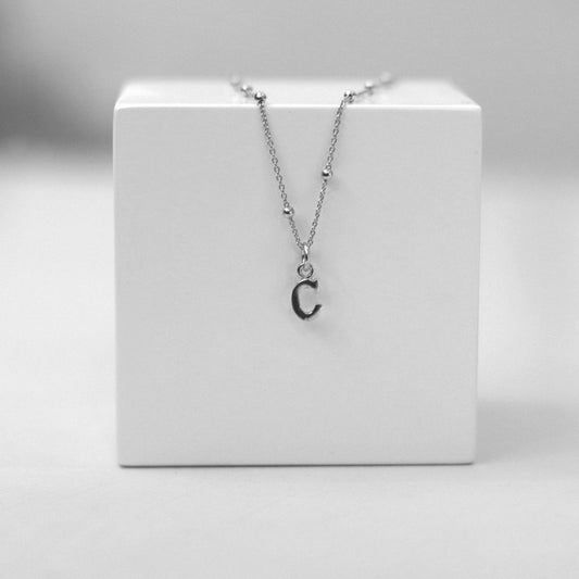Collana con iniziale