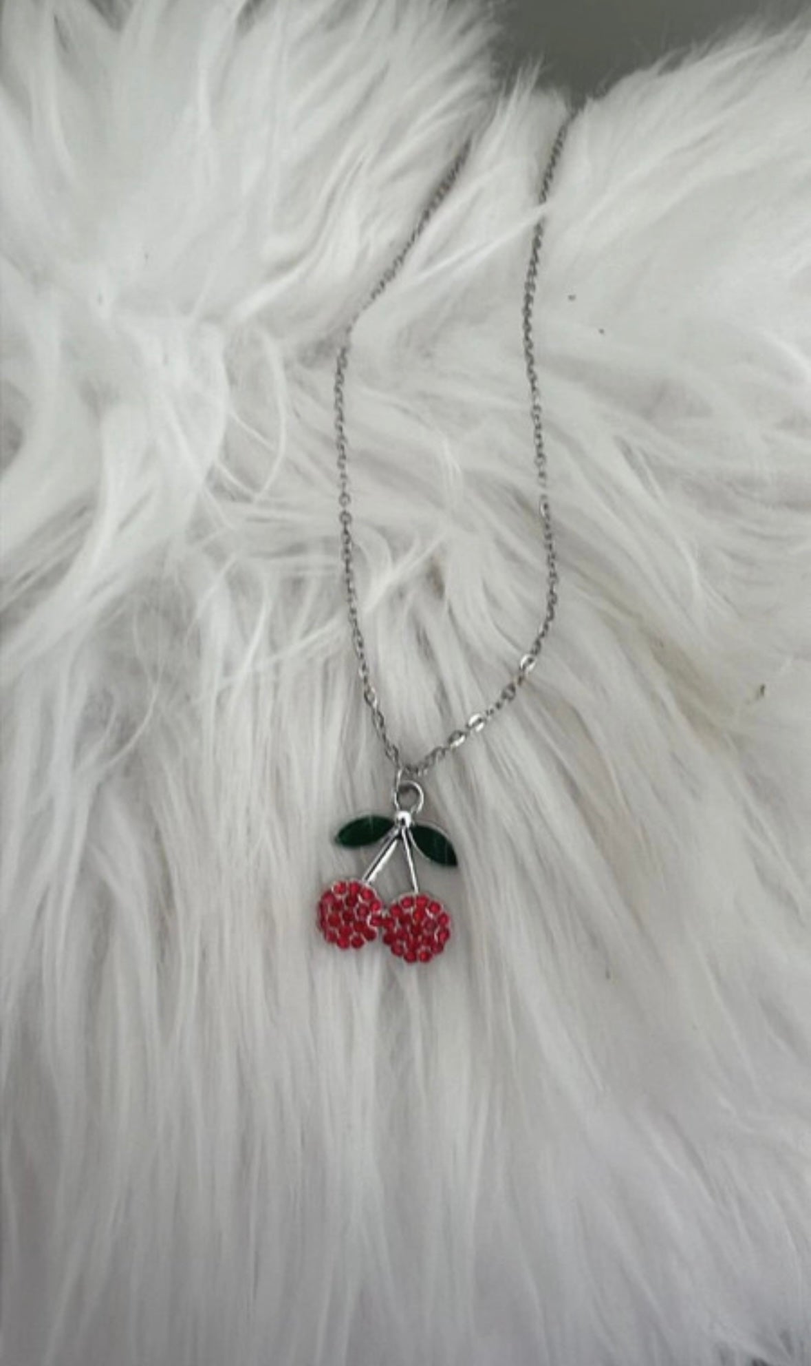 Collana con ciliegia